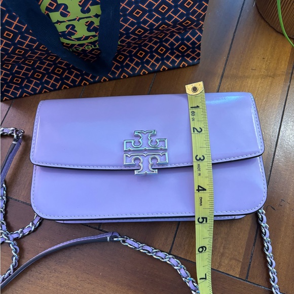 Gorgeous~Tory Burch Patent Chain Wallet W/Wristlet In Lavender NEW No Tags!💜 - Picture 8 of 13